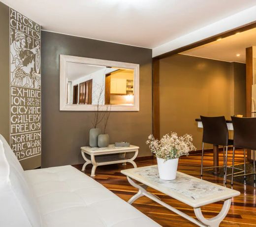 Lloyds Apartasuites Parque 93