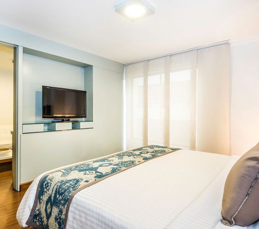 Lloyds Apartasuites Parque 93