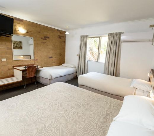 Country Comfort Gin Gin Wild Scotsman Motor Inn QLD