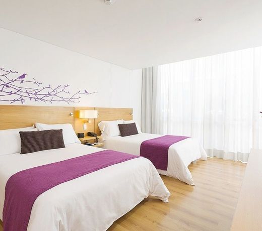 Hotel bh Parque 93