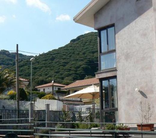 Etna Holiday Home