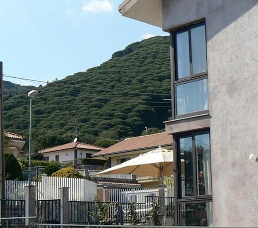 Etna Holiday Home