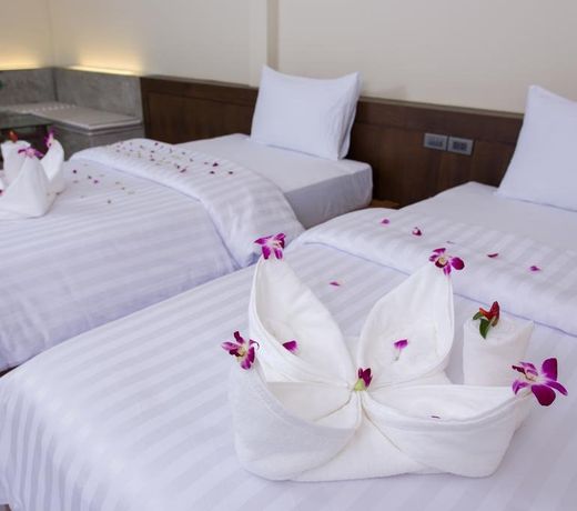 Suksompong Resort