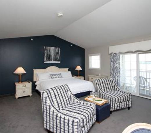 Bay Pointe Inn