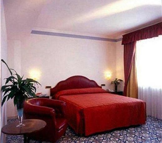 Hotel Lloyd S Baia