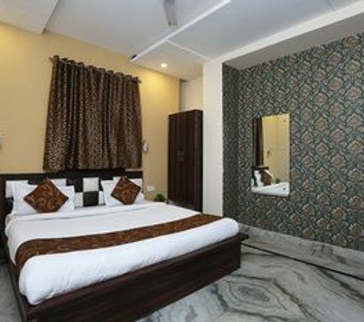 OYO 11540 Hotel Royal INN