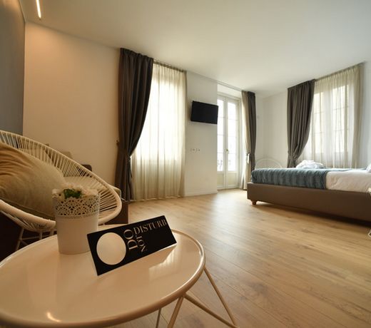 Lainez Rooms & Suites