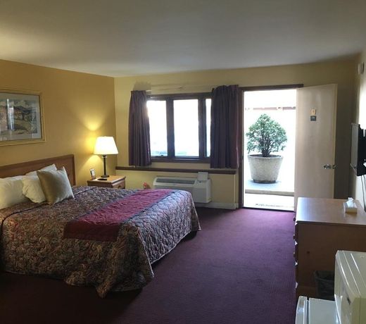Midway Inn & Suites