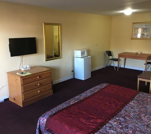 Midway Inn & Suites
