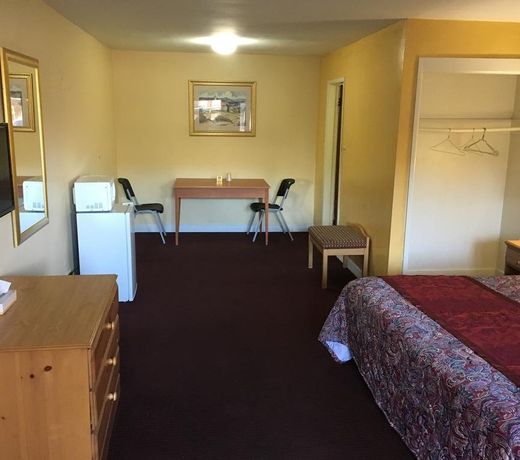 Midway Inn & Suites