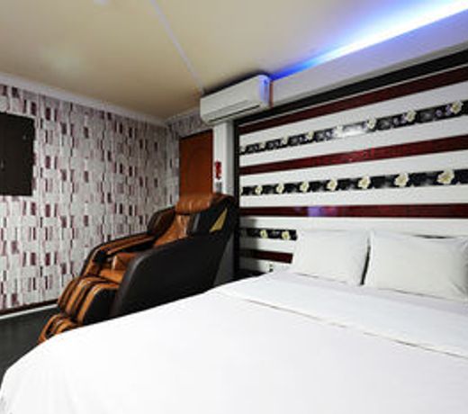 Hotel H.E