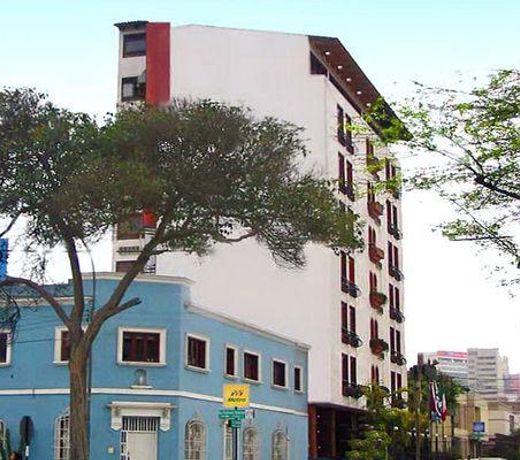 Ayenda El Marques