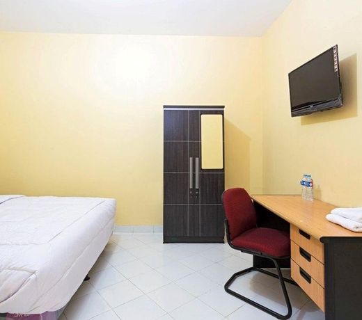 RedDoorz near Halim Perdanakusuma