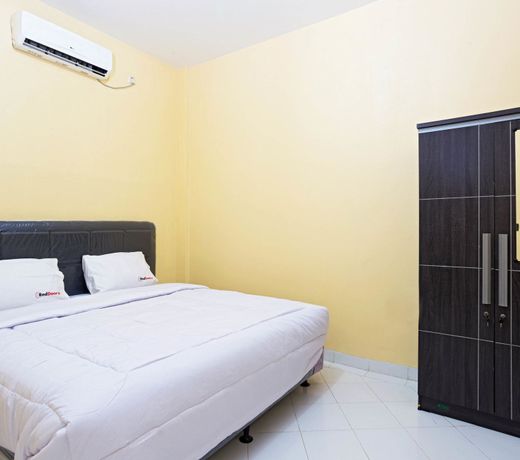 RedDoorz near Halim Perdanakusuma