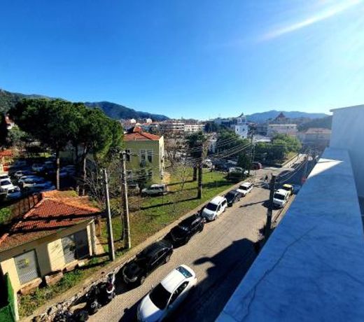 Ressa Apart