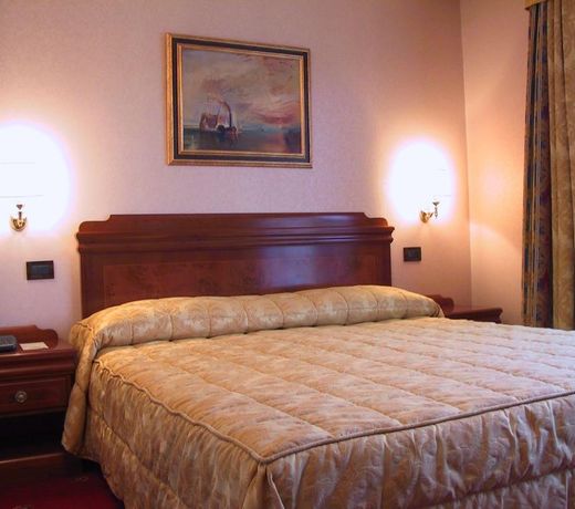 Hotel President