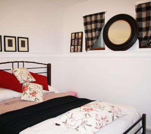 2 Moon Cottage