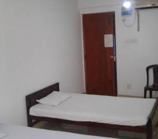 Hotel Lions Den & Lions D Restaurant