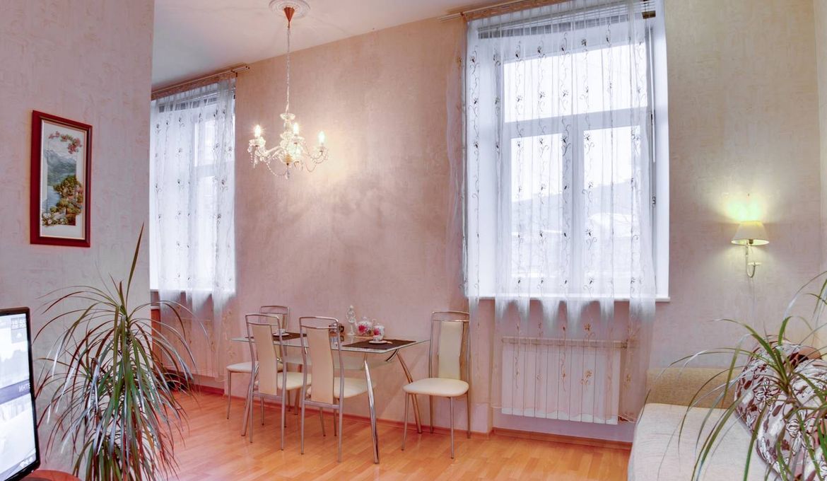 Apartment on Italyanskaya 33