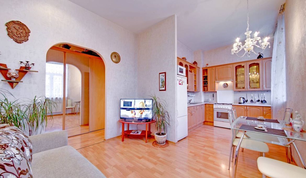 Apartment on Italyanskaya 33