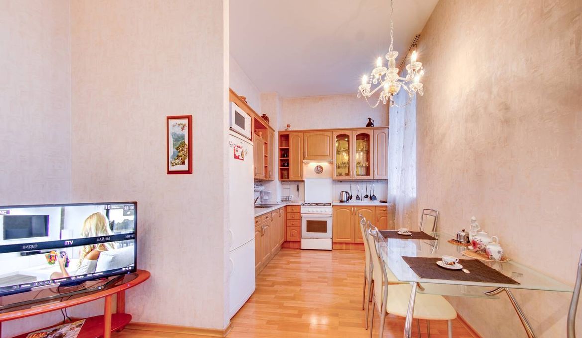 Apartment on Italyanskaya 33