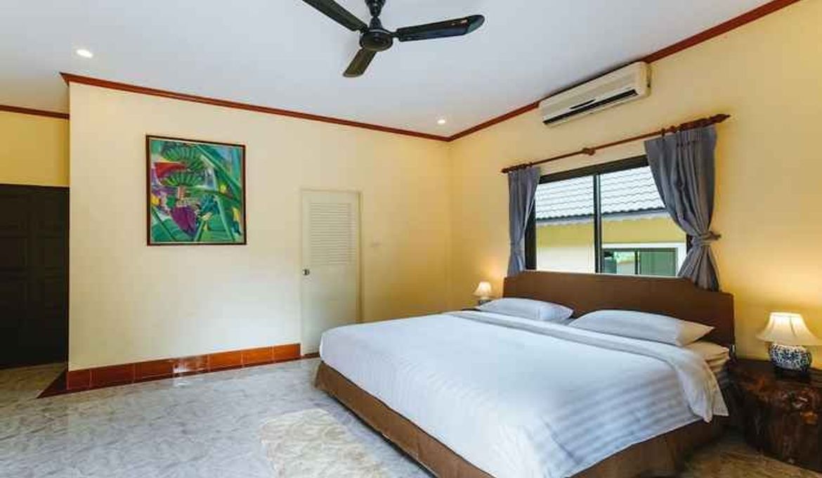 5 Bedrooms Pool Villa behide Phuket Zoo