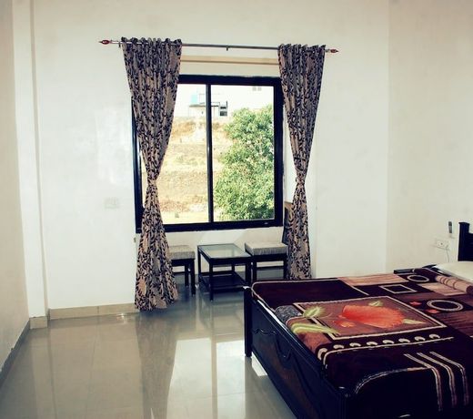 Rang Bhawan Inn - A Lake View Hotel