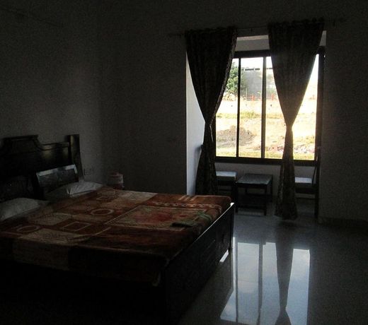 Rang Bhawan Inn - A Lake View Hotel