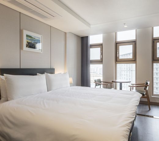 The first stay hotel(old, Luce bridge hotel)