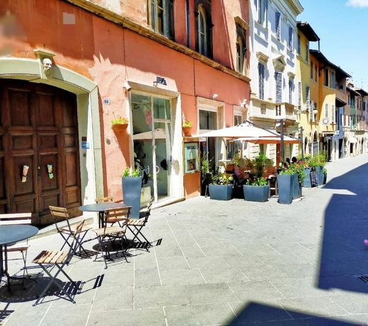 Sotto i tetti del borgo