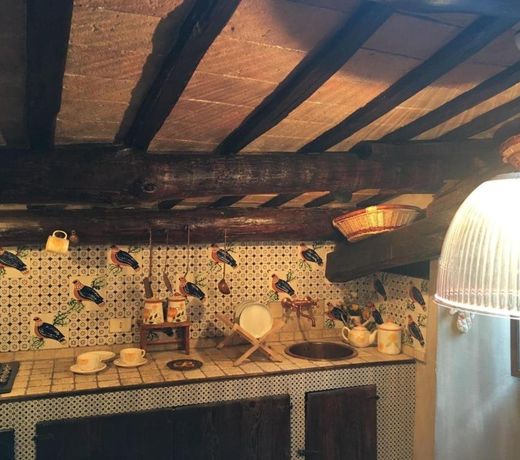Sotto i tetti del borgo