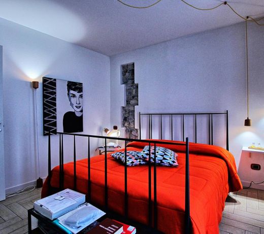 In the heart of Como 1 br apt