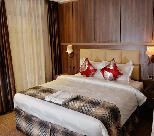 Grand Pela Hotel & Suites