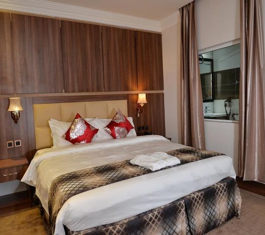 Grand Pela Hotel & Suites