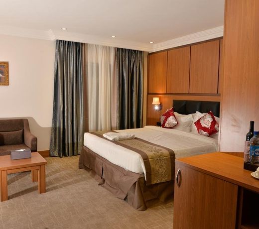 Grand Pela Hotel & Suites