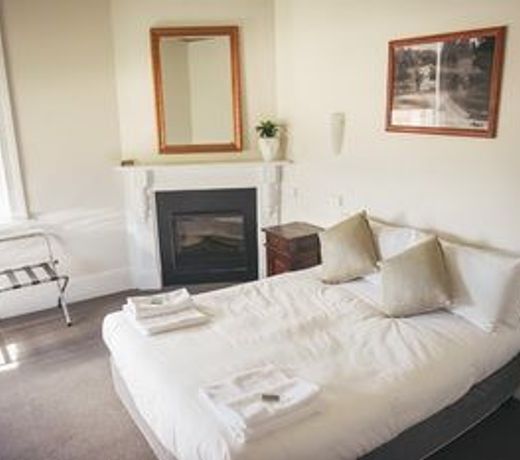 Deloraine Hotel