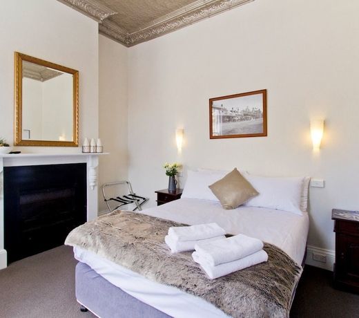 Deloraine Hotel