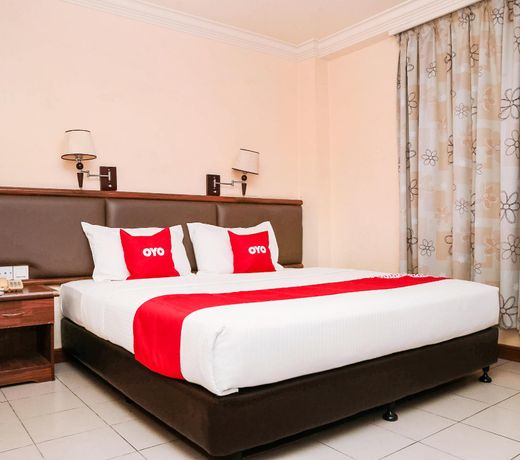 OYO 90104 Lady Anne Hotel