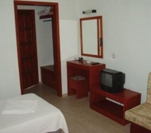 NICHOLAS LODGE HOTEL