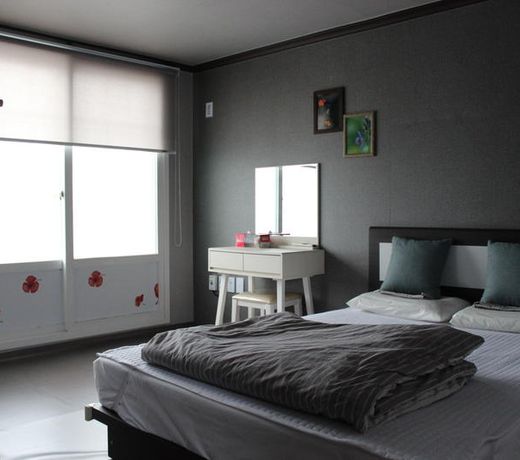 Blue Door Hostel Guesthouse