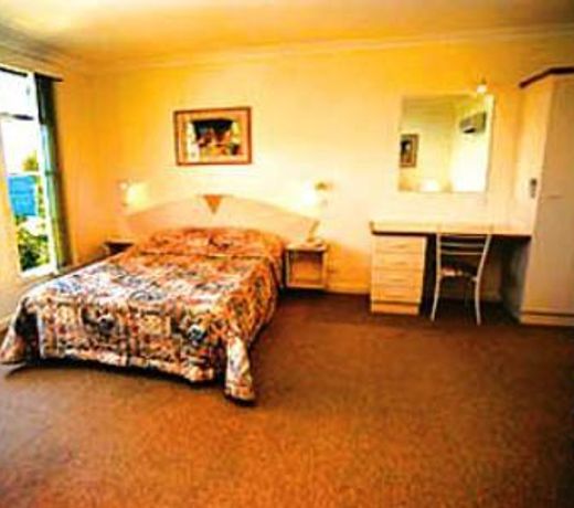Whalers Inn Resort