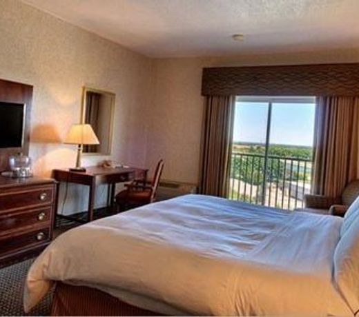 HOWARD JOHNSON PLAZA HOTEL