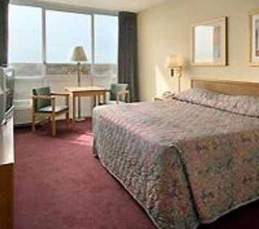 HOWARD JOHNSON PLAZA HOTEL