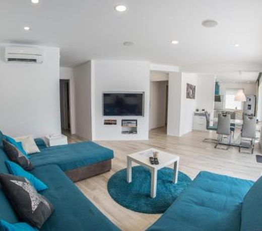 Apartment Karasi