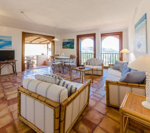Sea-view and private access to the beach