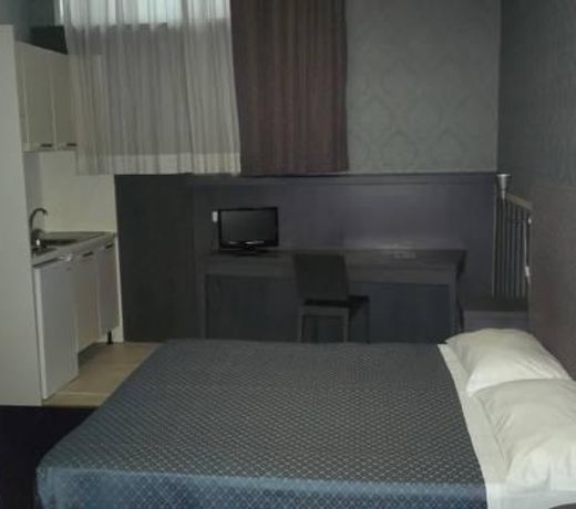 HOTEL NICHOLAS