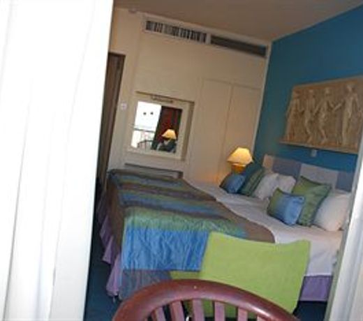 The Caravel Hotel