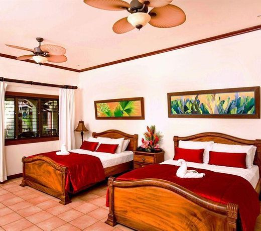 Hotel Villas Lirio