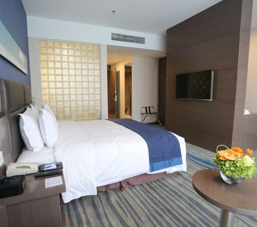 Holiday Inn Express Shenyang North Station, an IHG Hotel