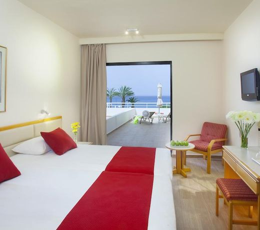 Queens Bay Hotel